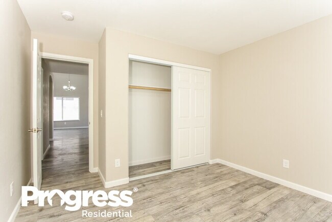 Building Photo - 6615 W Caribbean Ln