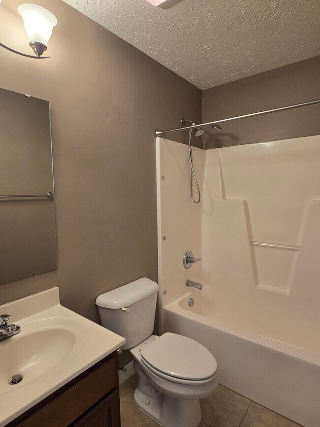 Building Photo - 197 Rolling Stone Ct