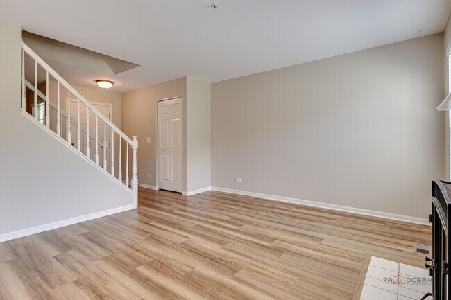 Building Photo - 2487 Dickens Dr