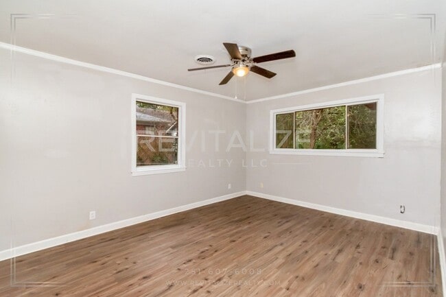 Building Photo - HALF-DEPOSIT SPECIAL! Updated 2 Bed/1 Bath Home in Mobile!