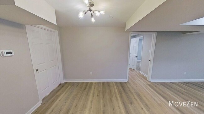 Building Photo - 7 Ratcale Ln