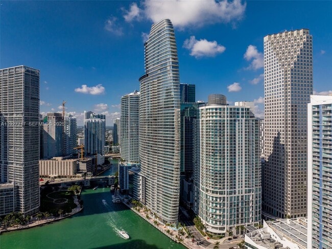 Primary Photo - 300 Biscayne Blvd Way