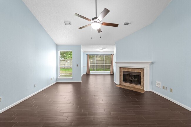 Building Photo - 3909 Greenwood Dr