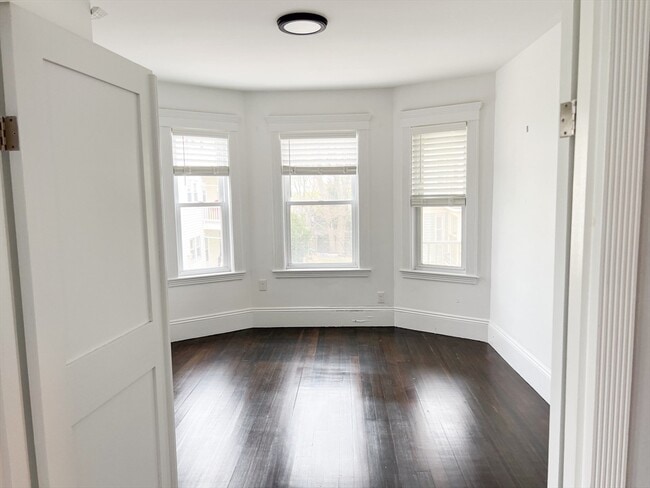 Building Photo - 156 Homes Ave