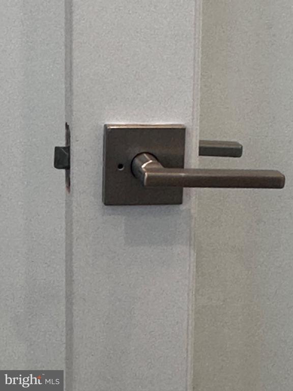 Building Photo - 2504 W Peninsula Dr