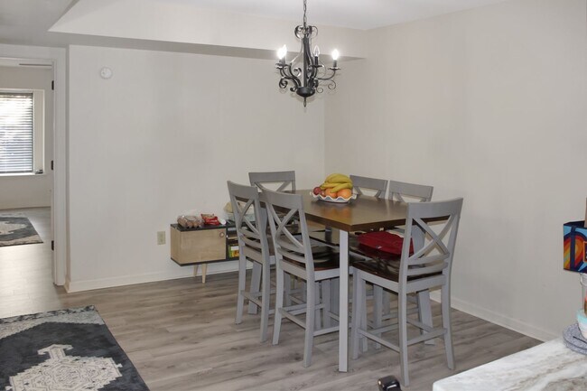 Building Photo - Contemporary duplex with first floor primary