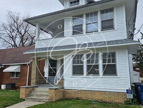 Building Photo - Charming 2 Bed, 1 Bath lower duplex in Tol...