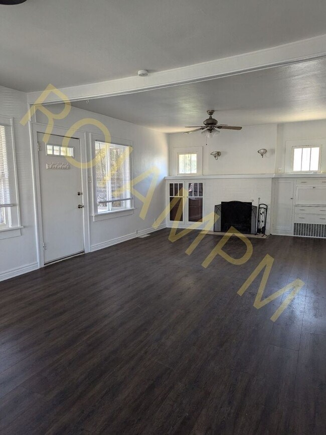 Building Photo - 359 2nd Ave N