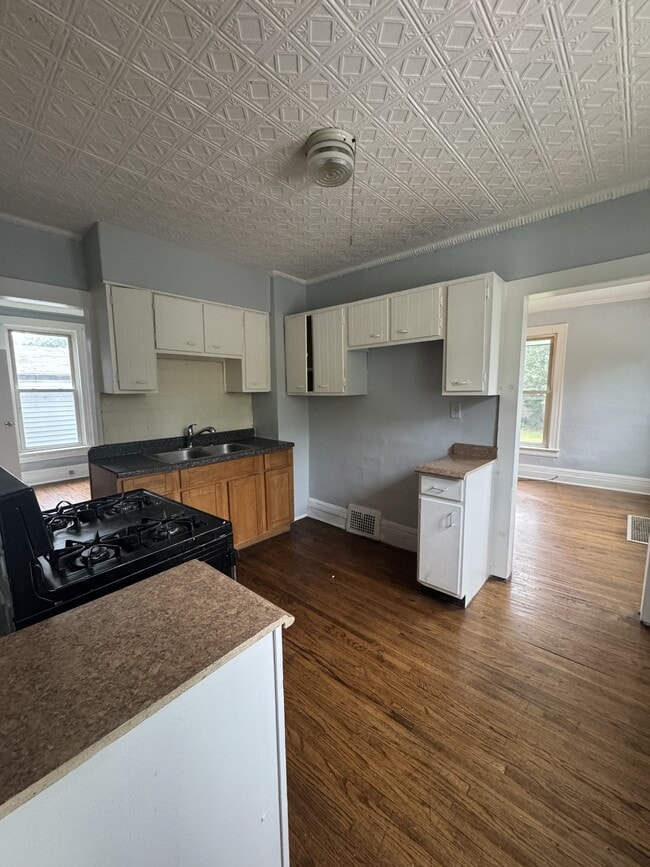 Building Photo - 180 Norran Dr