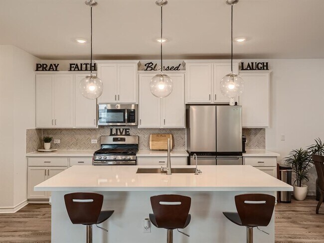 Building Photo - 2909 Bronx Dr