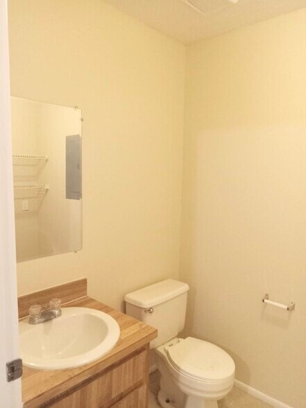 Building Photo - 5230 SE 31st St