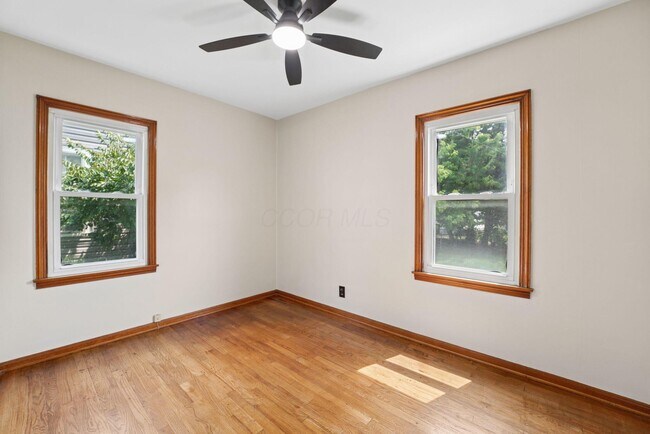 Building Photo - 375 E Royal Forest Blvd