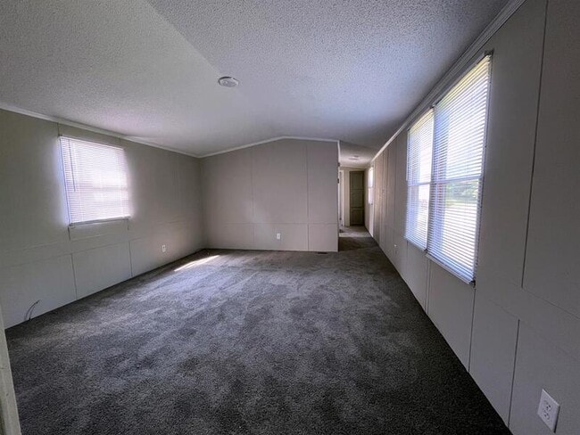 Building Photo - 193 Sunshine Dr