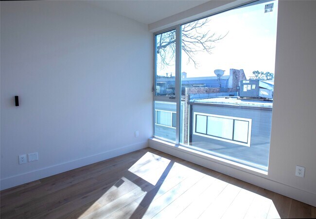 Building Photo - 3512 Mt Vernon St