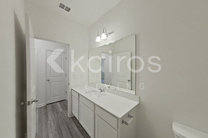 Building Photo - 631 Castillo Dr