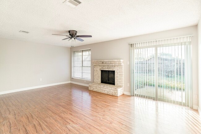 Building Photo - 2135 Whiteback Dr