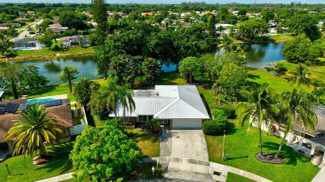 Building Photo - 4760 Bison St
