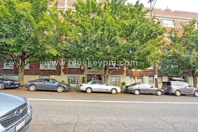 Building Photo - Pearl District Studio Condo in Historic Empress Hotel