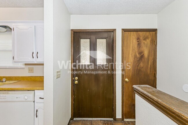 Building Photo - 2337 N Rutland Ct