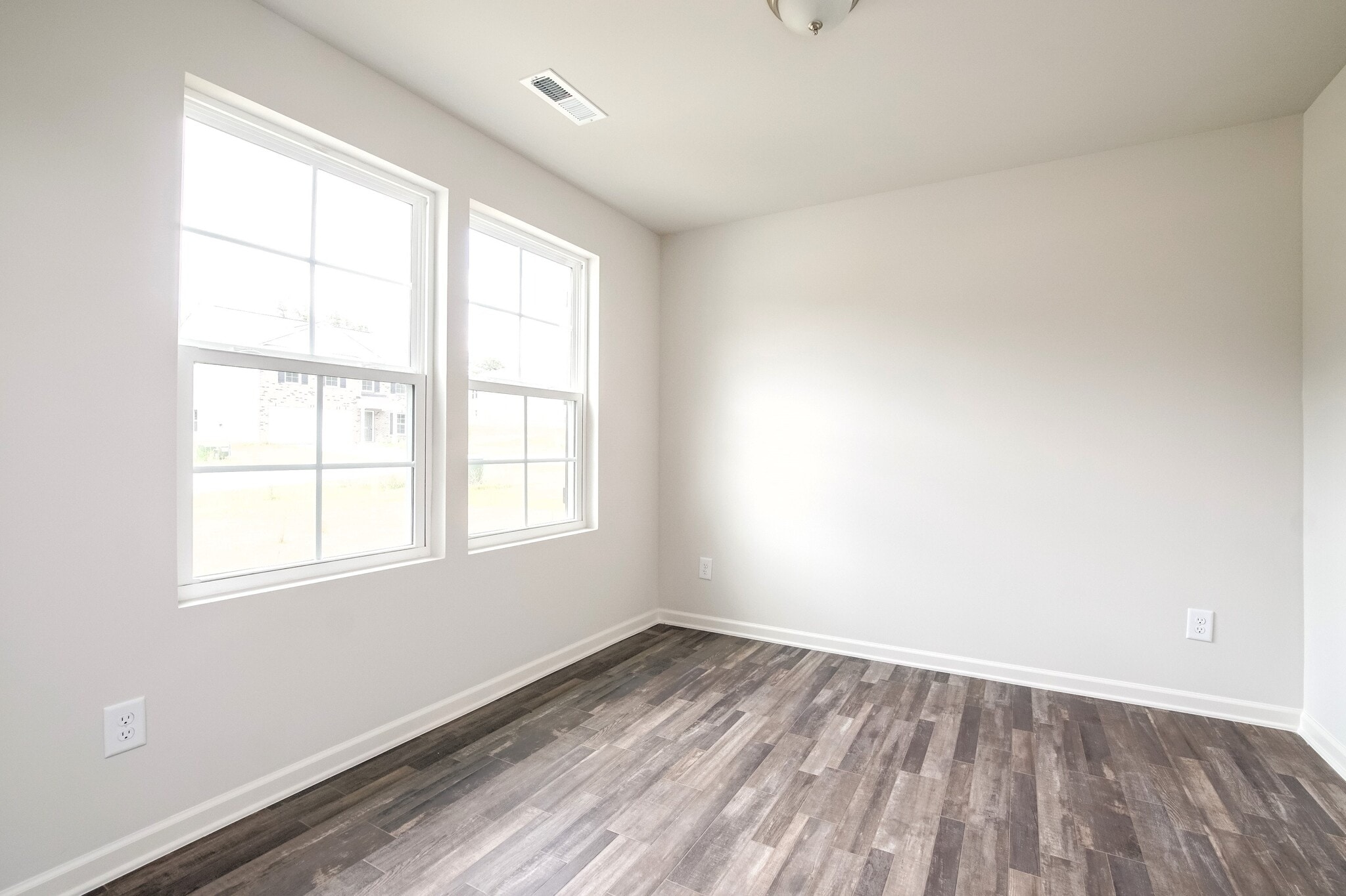 Building Photo - 1059 Manor Dr