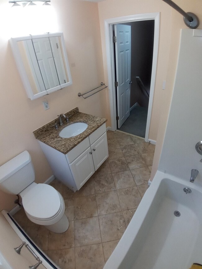 Building Photo - 16 River Rd