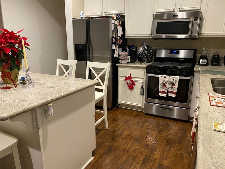 Building Photo - 17135 Via Xavier