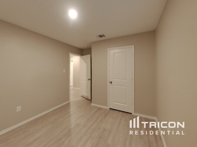 Building Photo - 6627 Scarecrow Wy