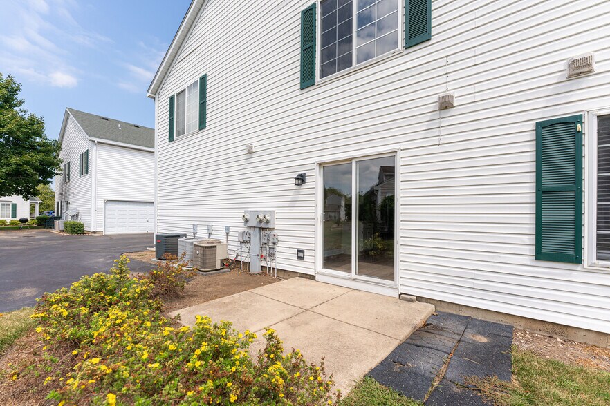 Building Photo - 684 Fieldcrest Dr