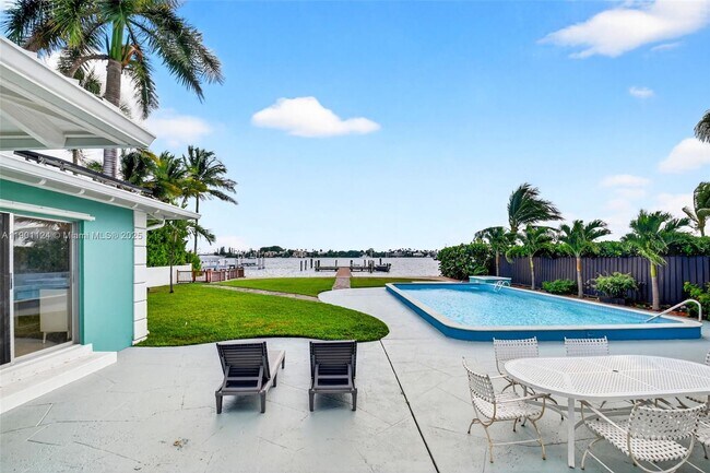 Building Photo - 2910 N Flagler Dr