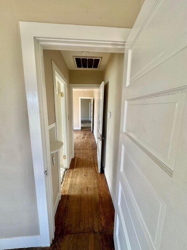Building Photo - 3 Bedroom Available For Lease Near ASU!!!