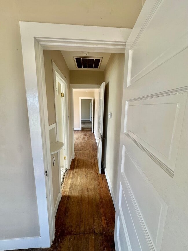 Building Photo - COMING MAY 2026 - Cozy 3 Bedroom Home Walking Distance to ASU Campus!