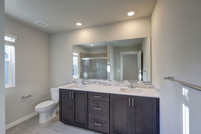 Building Photo - Beautiful 4bd, 3.25ba Home Available in Great Community!