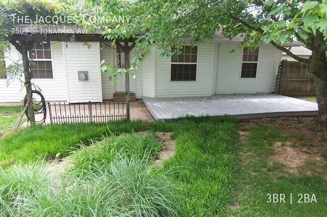 Building Photo - 2509 S Jonathan Ave
