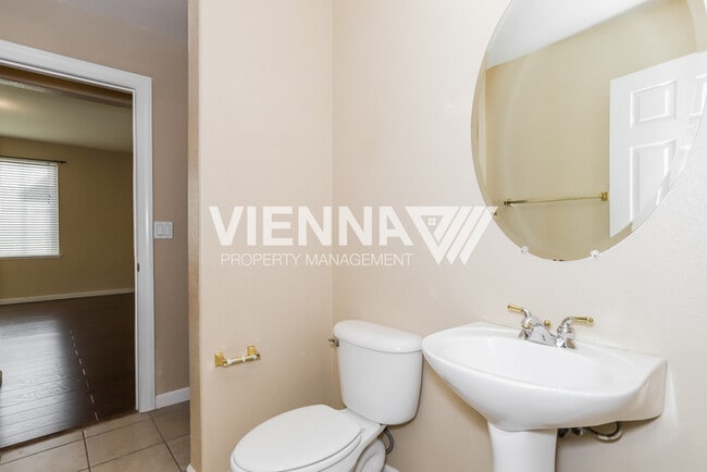 Building Photo - Beautiful 4 Bedroom + Study in Desirable Neighborhood