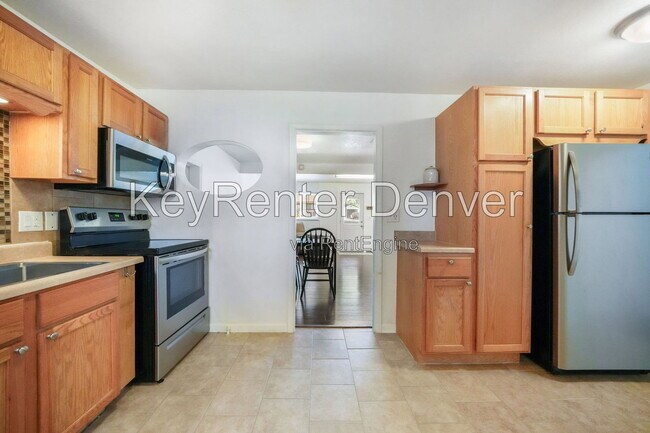Building Photo - 11860 W Independence Ave