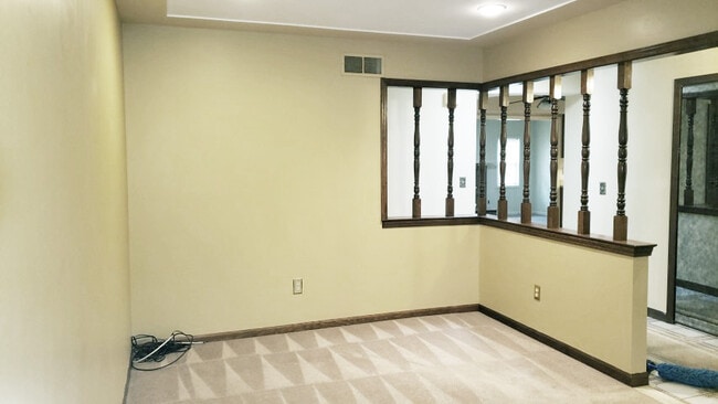Building Photo - 2952 Sylvan Dr