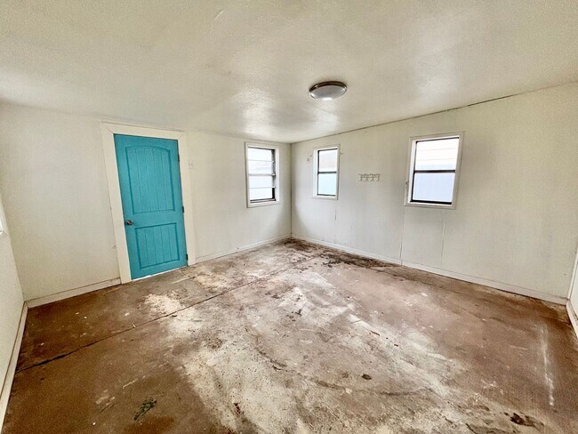 Building Photo - Pre-leasing for February - Updated 3 Bedroom 2 Bathroom Home