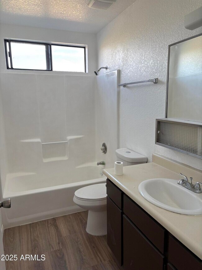 Building Photo - 470 E Date St