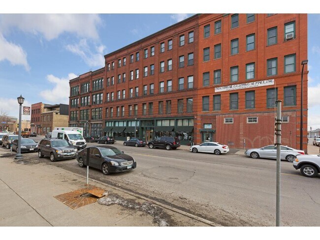 Building Photo - 210 N 2nd St