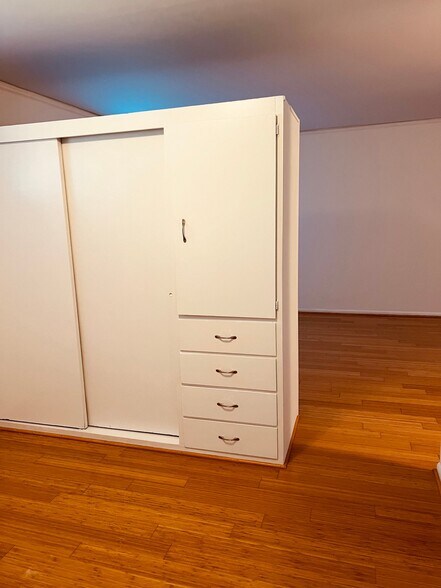 Building Photo - 5409 NE 65th St