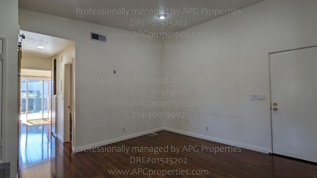 Building Photo - 636 E Birch St