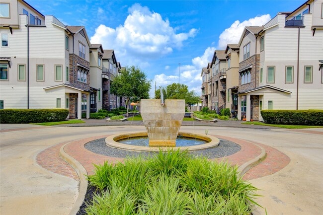 Building Photo - 2661 Fountain Key Blvd