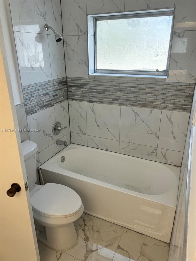 Building Photo - 2000 Buchanan St