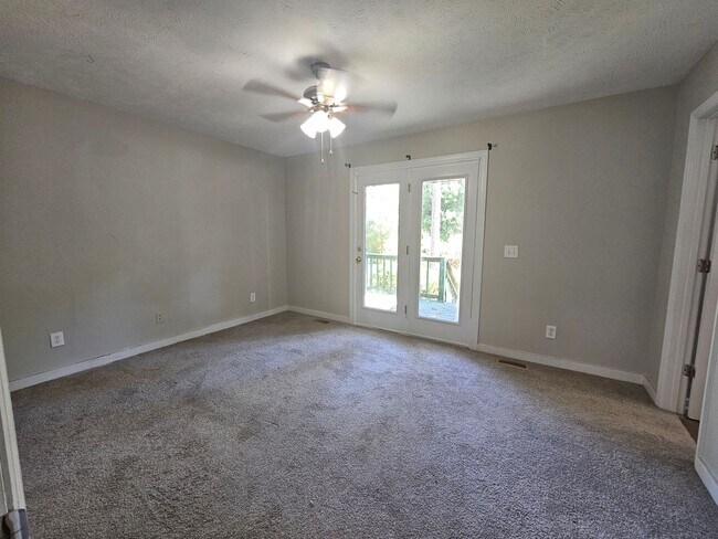Building Photo - 792 Whispering Pines Rd