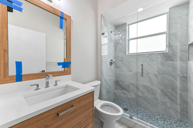 Building Photo - 12454 Crystal Pointe Dr