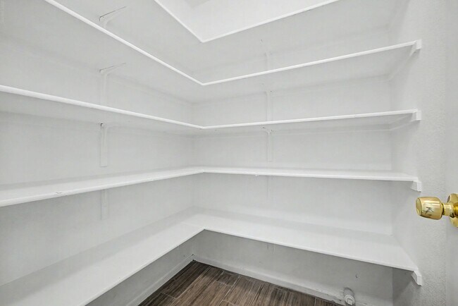 Building Photo - 7928 Hornbeam Ct