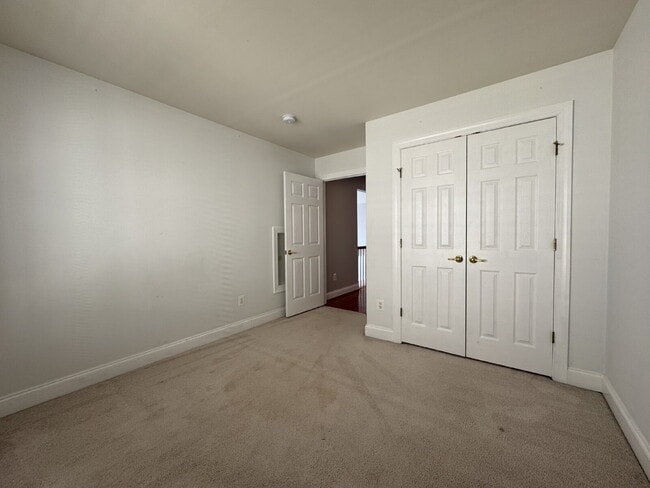 Building Photo - Spacious Elegance in Gated Piedmont!