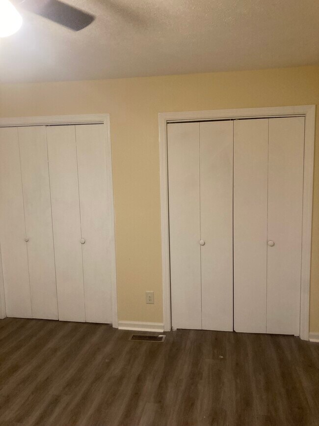 Building Photo - 33 Rushwood Dr