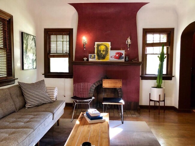 Building Photo - 1112 900 E