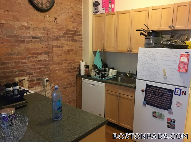 Building Photo - 6 Symphony Rd